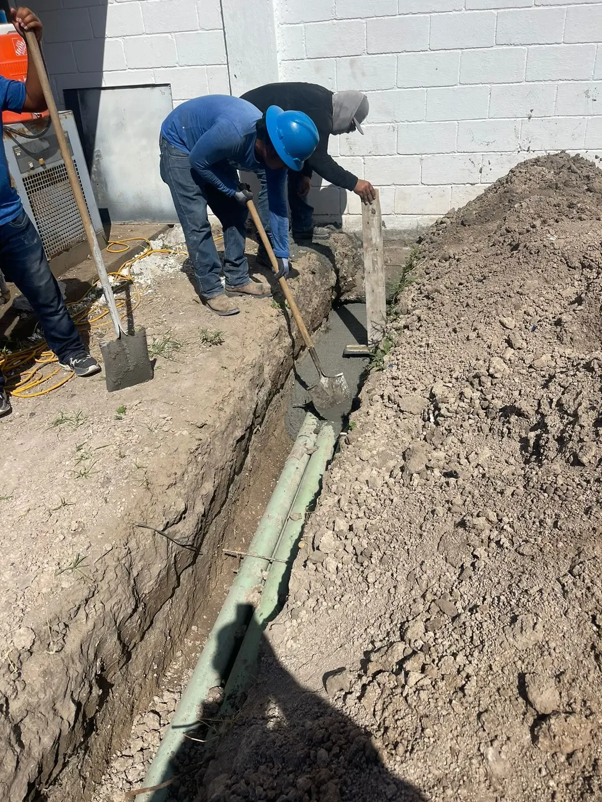 Cuarto eléctrico con gabinetes de control y distribución en planta maquiladora