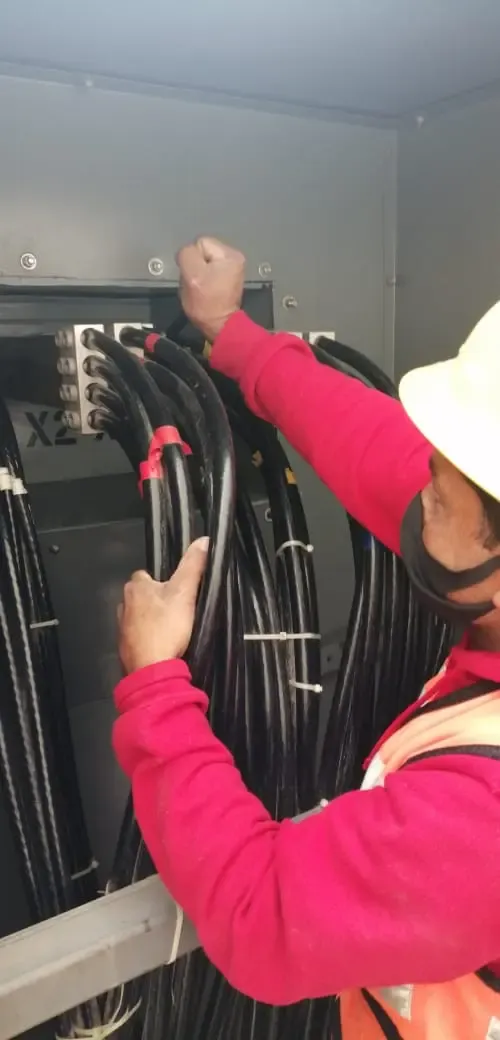 Instalación de tableros eléctricos de distribución en planta industrial